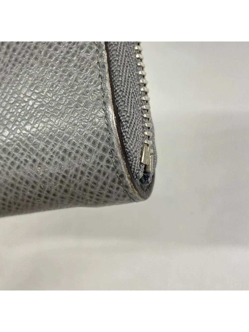 Louis Vuitton Coin Purse Taiga Zippy Glacier